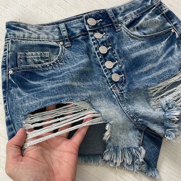 Button fly Slashed distressed 5 button denim jean shorts booty shorties fringe - Picture 4 of 9